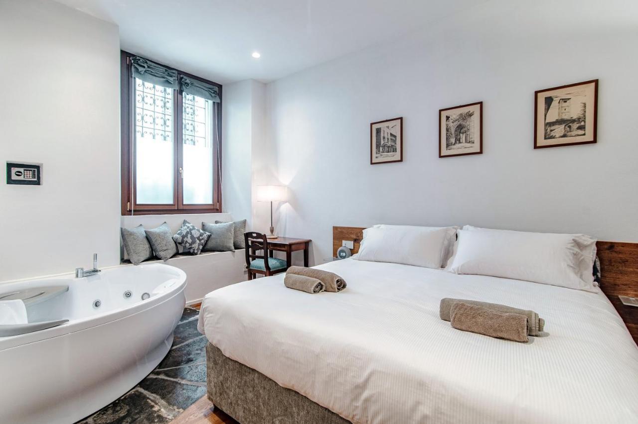 Suite Lo Storico - The House Of Travelers Como Exterior photo