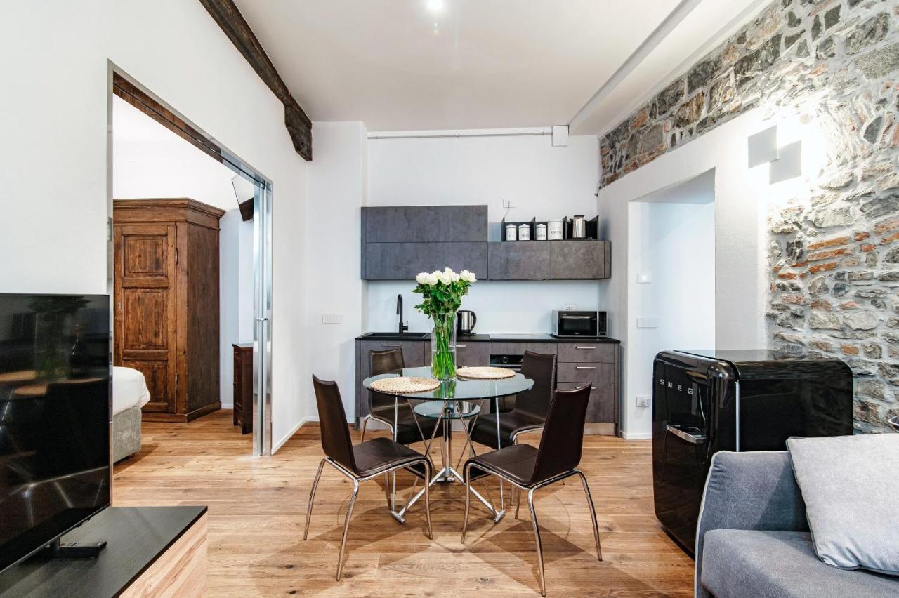 Suite Lo Storico - The House Of Travelers Como Exterior photo