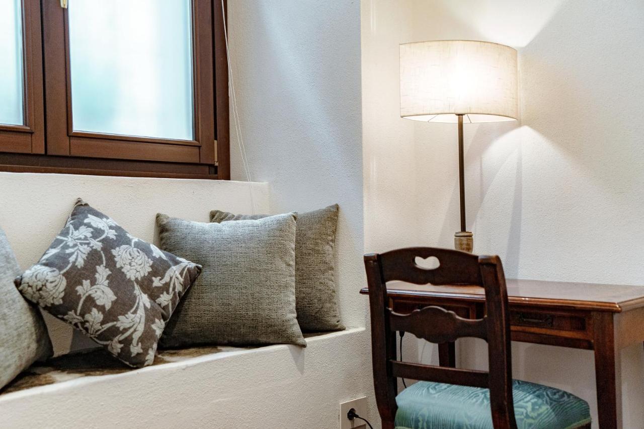 Suite Lo Storico - The House Of Travelers Como Exterior photo