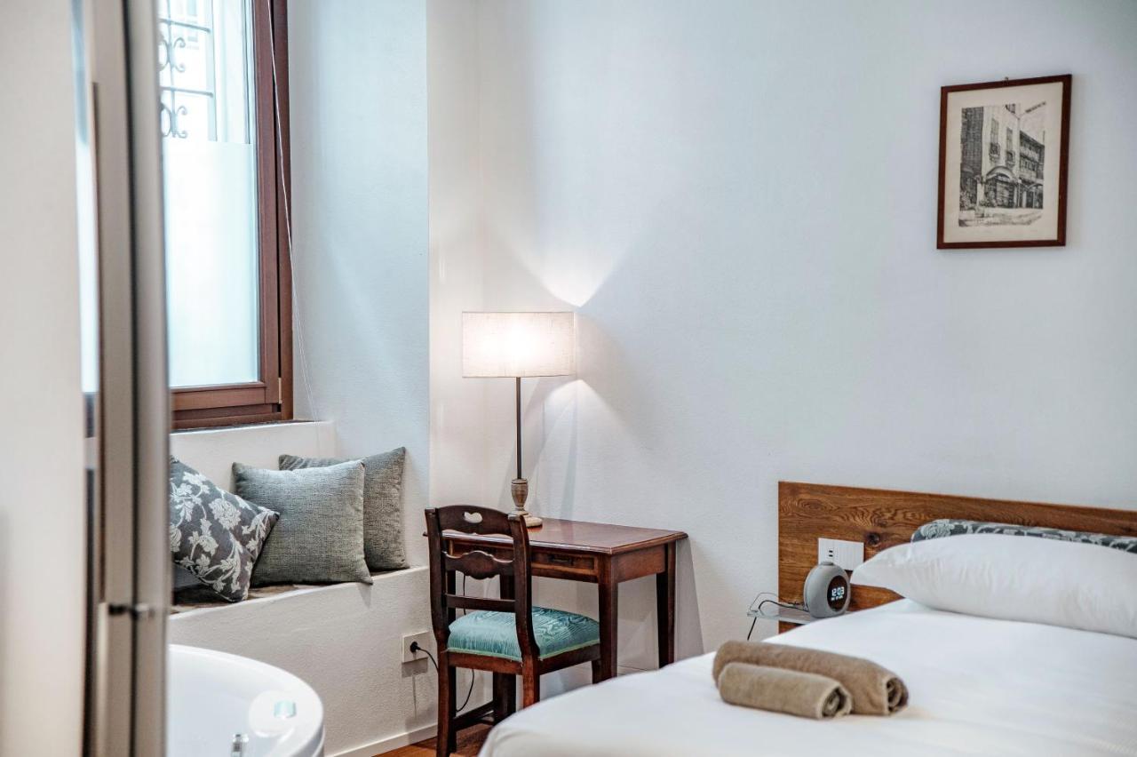 Suite Lo Storico - The House Of Travelers Como Exterior photo