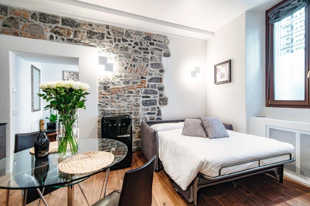 Suite Lo Storico - The House Of Travelers Como Exterior photo